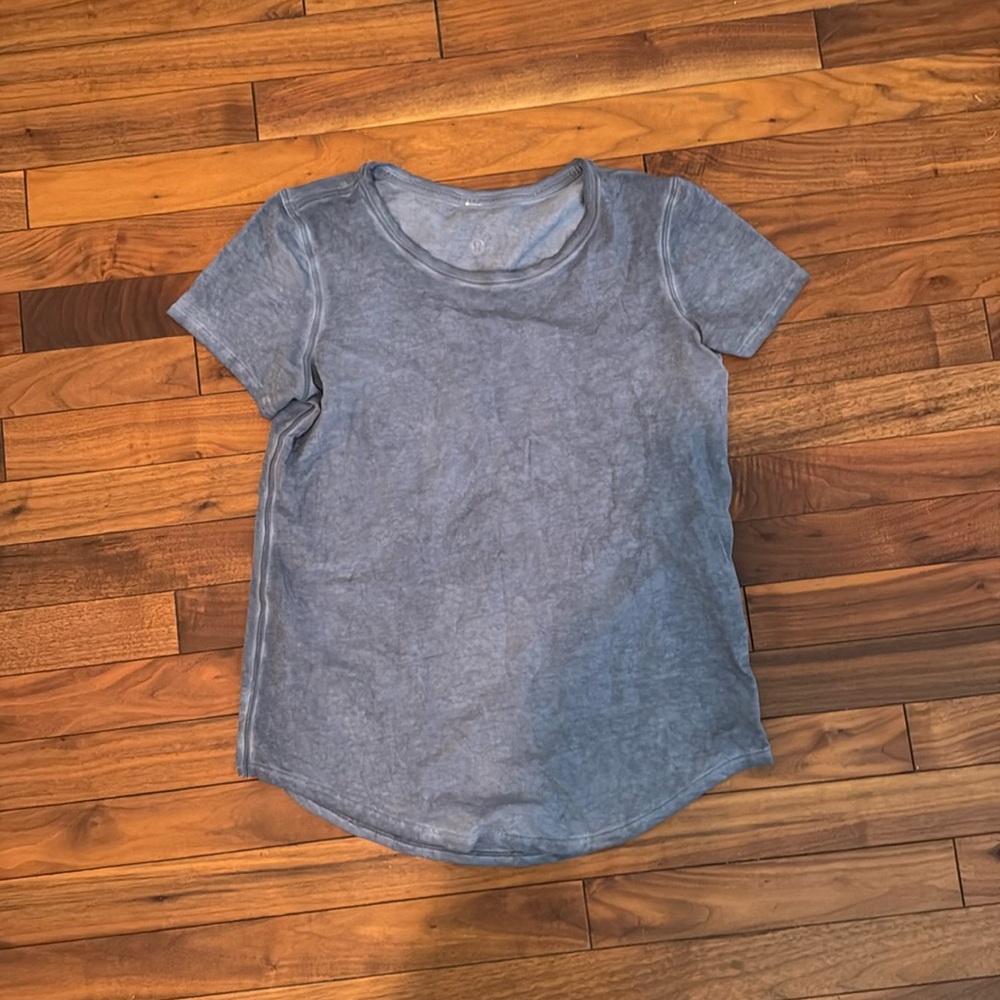 Lululemon t-shirt size 4
